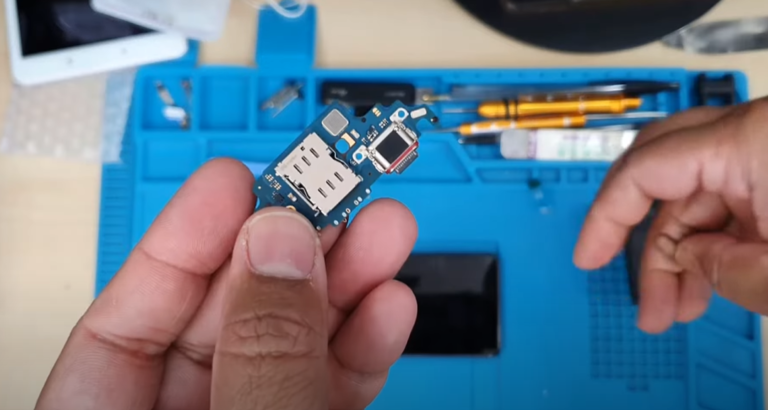 Samsung Galaxy S21 Charging Port