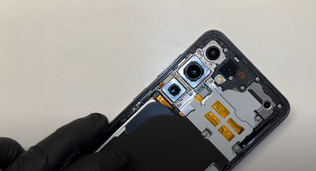 View of How to Fix a Damaged Samsung Galaxy S24 Charging Port